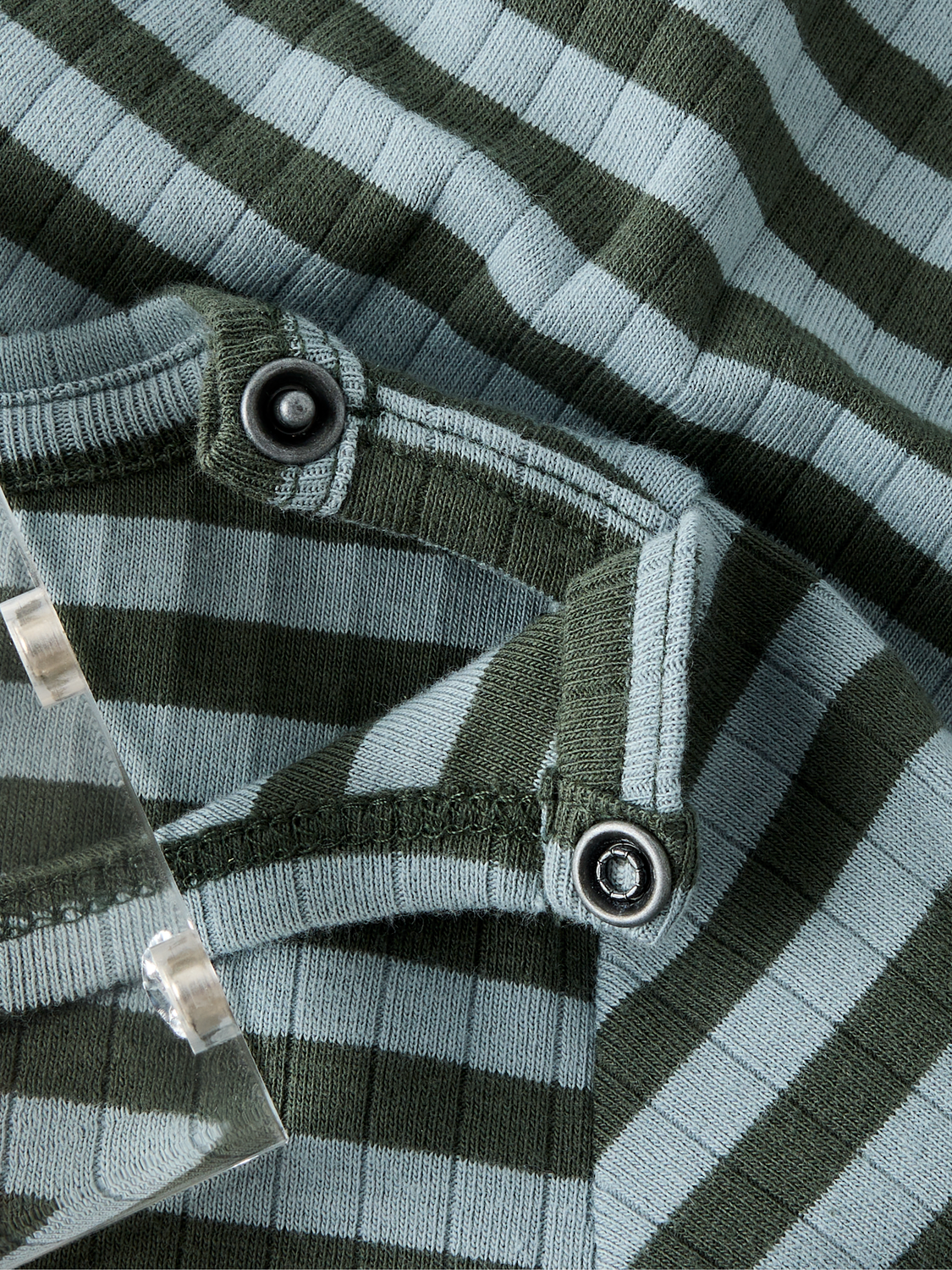 model_shot-front_full